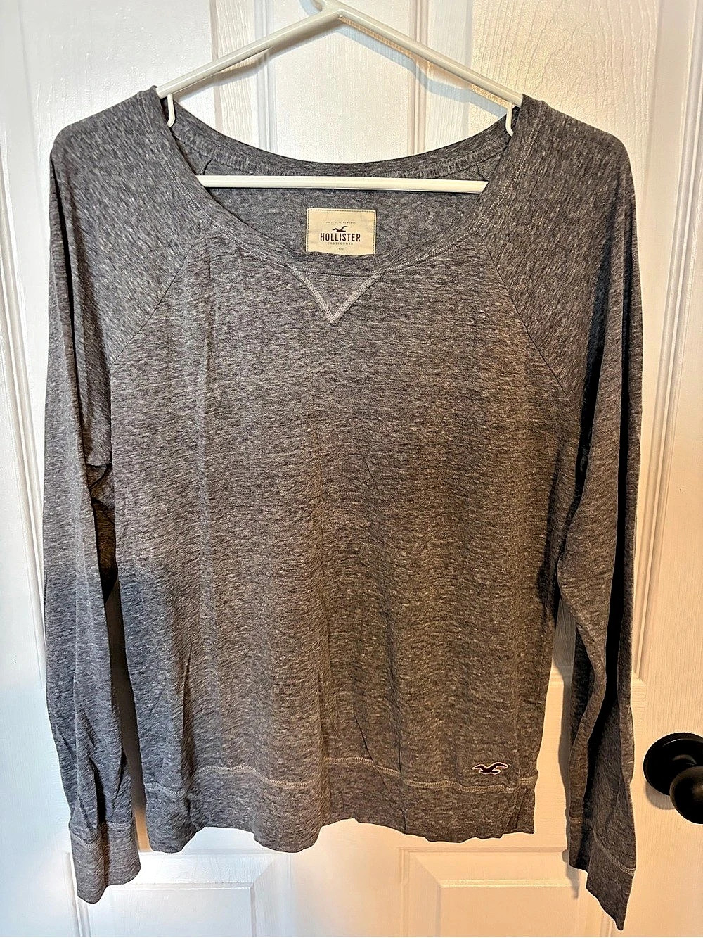 Hollister Long-Sleeve Scoop Top Gray Long Sleeve Tee